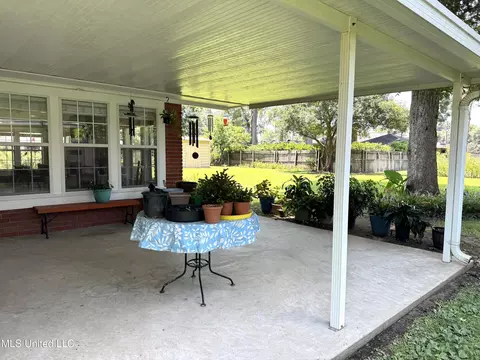 Exterior - 4 Sun Ct, Natchez, MS 39120 photo 6 of 15