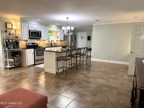 Kitchen - 4 Sun Ct, Natchez, MS 39120 photo 2 of 11