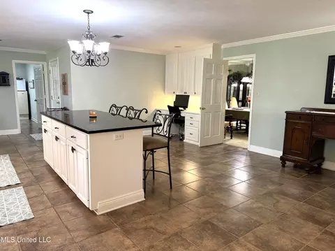Kitchen - 4 Sun Ct, Natchez, MS 39120 photo 5 of 11