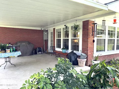 Exterior - 4 Sun Ct, Natchez, MS 39120 photo 5 of 15