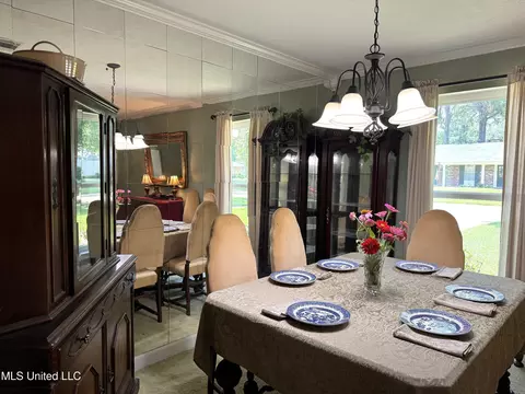 Dining - 4 Sun Ct, Natchez, MS 39120 photo 3 of 3