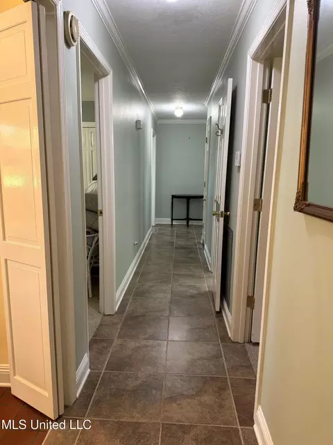Entry Way - 4 Sun Ct, Natchez, MS 39120 photo 4 of 4