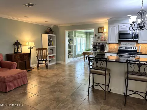 Kitchen - 4 Sun Ct, Natchez, MS 39120 photo 3 of 11