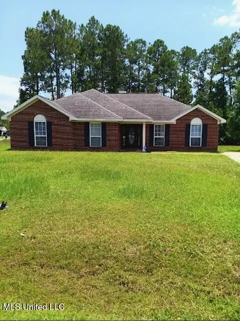 1901 Bayou View Cir, Gautier, MS 39553