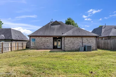 Exterior - 380 N Vaiden Ridge Dr, Hernando, MS 38632 photo 6 of 7