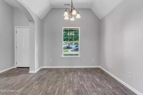 Entry Way - 380 N Vaiden Ridge Dr, Hernando, MS 38632 photo 2 of 2