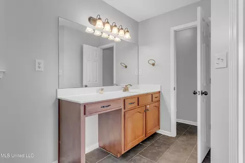 Bath - 380 N Vaiden Ridge Dr, Hernando, MS 38632 photo 3 of 3
