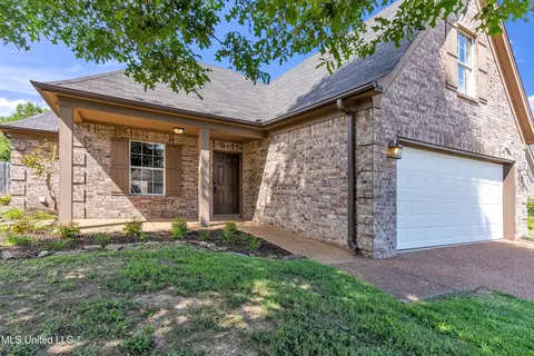 Exterior - 380 N Vaiden Ridge Dr, Hernando, MS 38632 photo 2 of 7