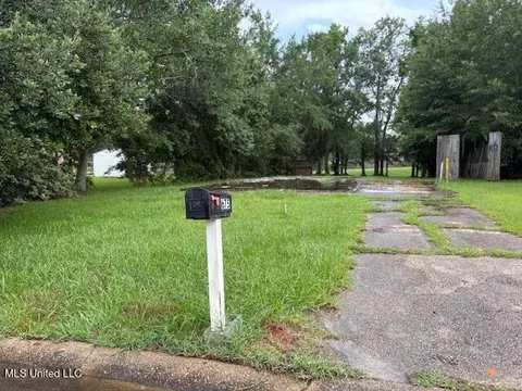 675 Atwood Dr, D'iberville, MS 39540