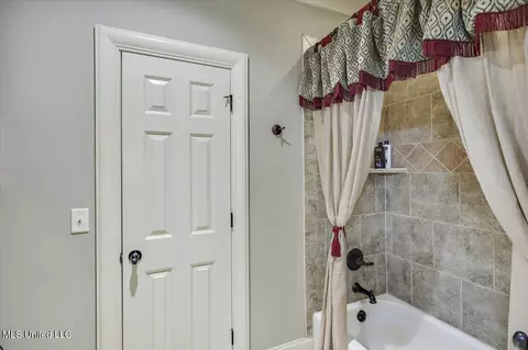 Bath - 715 Westerly Dr, Brandon, MS 39042 photo 10 of 11