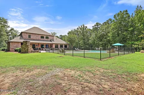 Exterior - 715 Westerly Dr, Brandon, MS 39042 photo 8 of 12