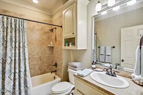 Bath - 715 Westerly Dr, Brandon, MS 39042 photo 8 of 11