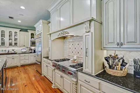 Kitchen - 715 Westerly Dr, Brandon, MS 39042 photo 6 of 8