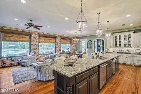 Kitchen - 715 Westerly Dr, Brandon, MS 39042 photo 3 of 8