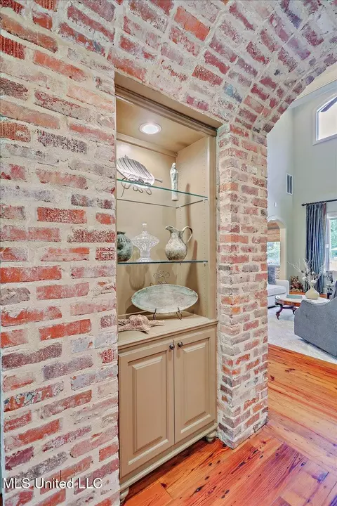Entry Way - 715 Westerly Dr, Brandon, MS 39042 photo 4 of 8