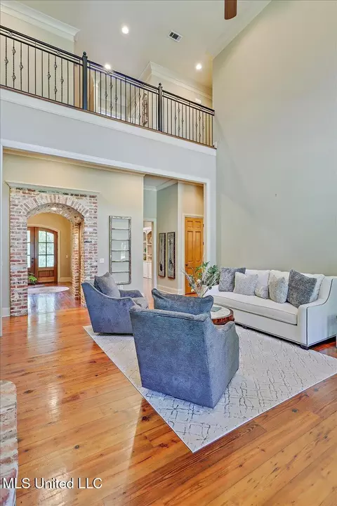 Living - 715 Westerly Dr, Brandon, MS 39042 photo 5 of 8