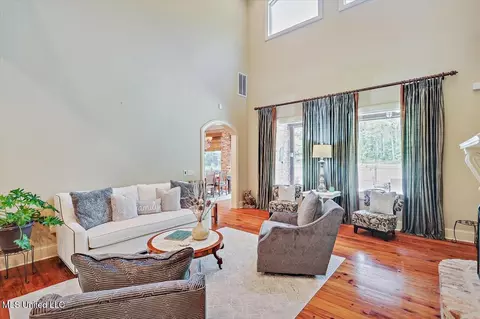 Living - 715 Westerly Dr, Brandon, MS 39042 photo 2 of 8