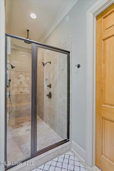 Bath - 715 Westerly Dr, Brandon, MS 39042 photo 5 of 11