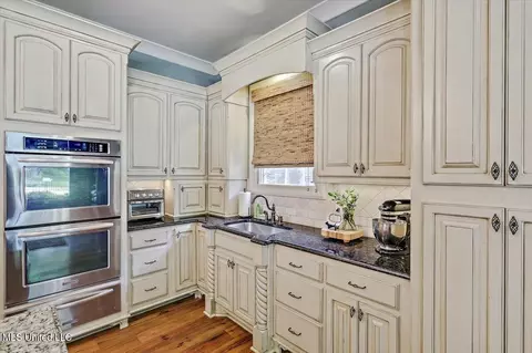 Kitchen - 715 Westerly Dr, Brandon, MS 39042 photo 5 of 8