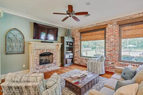 Living - 715 Westerly Dr, Brandon, MS 39042 photo 7 of 8