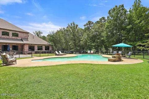 Exterior - 715 Westerly Dr, Brandon, MS 39042 photo 5 of 12