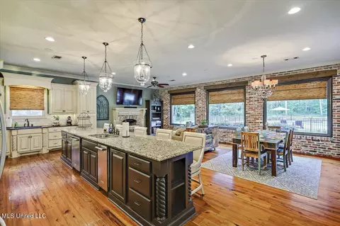 Kitchen - 715 Westerly Dr, Brandon, MS 39042 photo 2 of 8