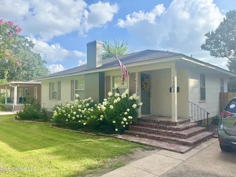 1303 Myrtle St, Greenwood, MS 38930