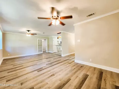 Living - 4317 Knowles Ave, Moss Point, MS 39562 photo 2 of 3