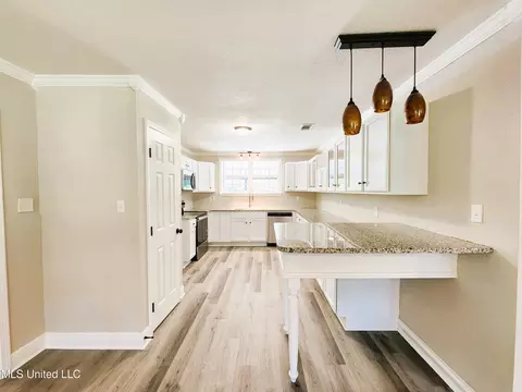 Kitchen - 4317 Knowles Ave, Moss Point, MS 39562 photo 1 of 4