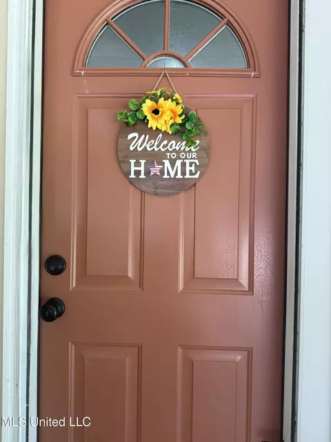 Entry Way - 722 Cherokee Ln, Grenada, MS 38901 photo 1 of 1