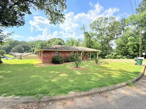 Exterior - 722 Cherokee Ln, Grenada, MS 38901 photo 10 of 10