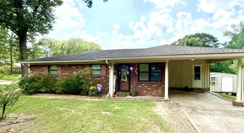722 Cherokee Ln, Grenada, MS 38901