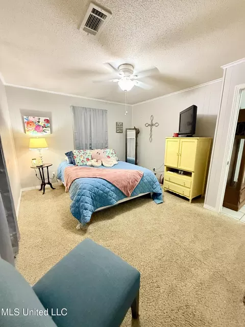Bedroom - 722 Cherokee Ln, Grenada, MS 38901 photo 2 of 3