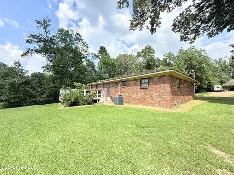 Exterior - 722 Cherokee Ln, Grenada, MS 38901 photo 9 of 10