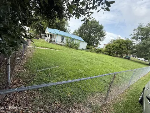 329 Heidenheim Ave, Biloxi, MS 39530