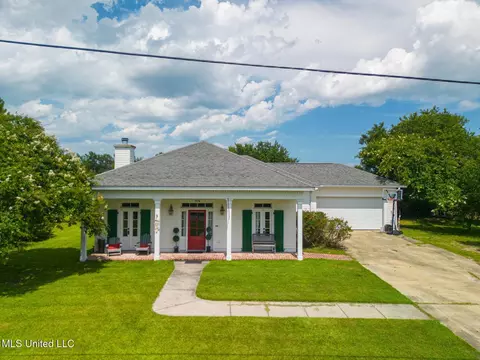 106 Edwards Dr, Pass Christian, MS 39571