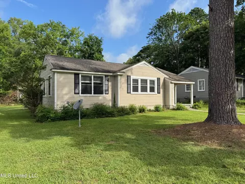 4851 Maplewood Dr, Jackson, MS 39206