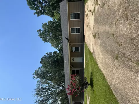 4950 Huntington Dr, Gautier, MS 39553