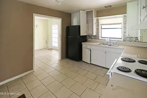 Kitchen - 737 Hoy Rd, Madison, MS 39110 photo 1 of 3