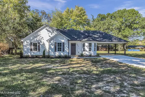 656 Coleman Ave, Holly Springs, MS 38635