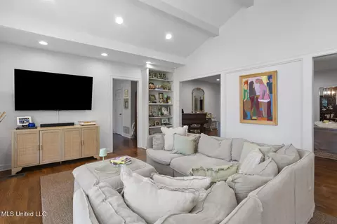 Living - 1510 Douglass Dr, Jackson, MS 39211 photo 5 of 6
