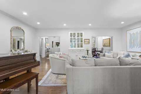 Living - 1510 Douglass Dr, Jackson, MS 39211 photo 3 of 6