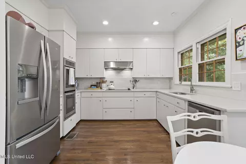 Kitchen - 1510 Douglass Dr, Jackson, MS 39211 photo 2 of 4