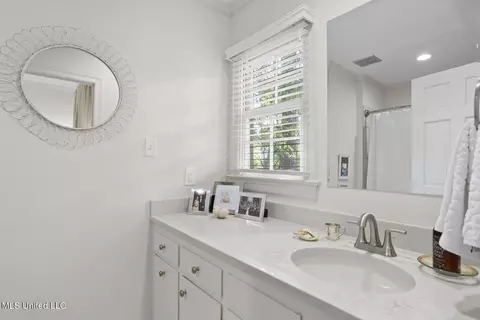 Bath - 1510 Douglass Dr, Jackson, MS 39211 photo 3 of 5