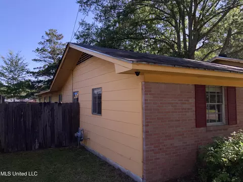 Exterior - 1002 Autumn St, Jackson, MS 39212 photo 2 of 3