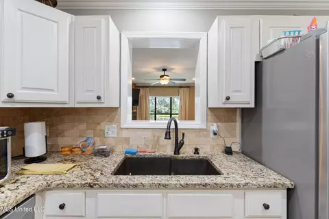 Kitchen - 1274 Baker Road Rd, Batesville, MS 38606 photo 3 of 3