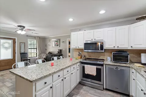 Kitchen - 1274 Baker Road Rd, Batesville, MS 38606 photo 2 of 3