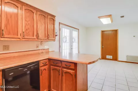 Kitchen - 8825 Michael Dr, Moss Point, MS 39562 photo 2 of 3