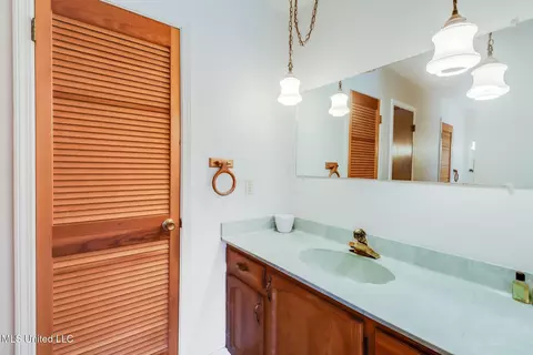 Bath - 8825 Michael Dr, Moss Point, MS 39562 photo 1 of 3