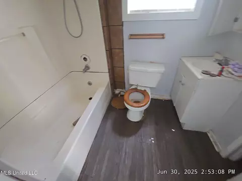Bath - 2728 Utah St, Jackson, MS 39213 photo 1 of 1